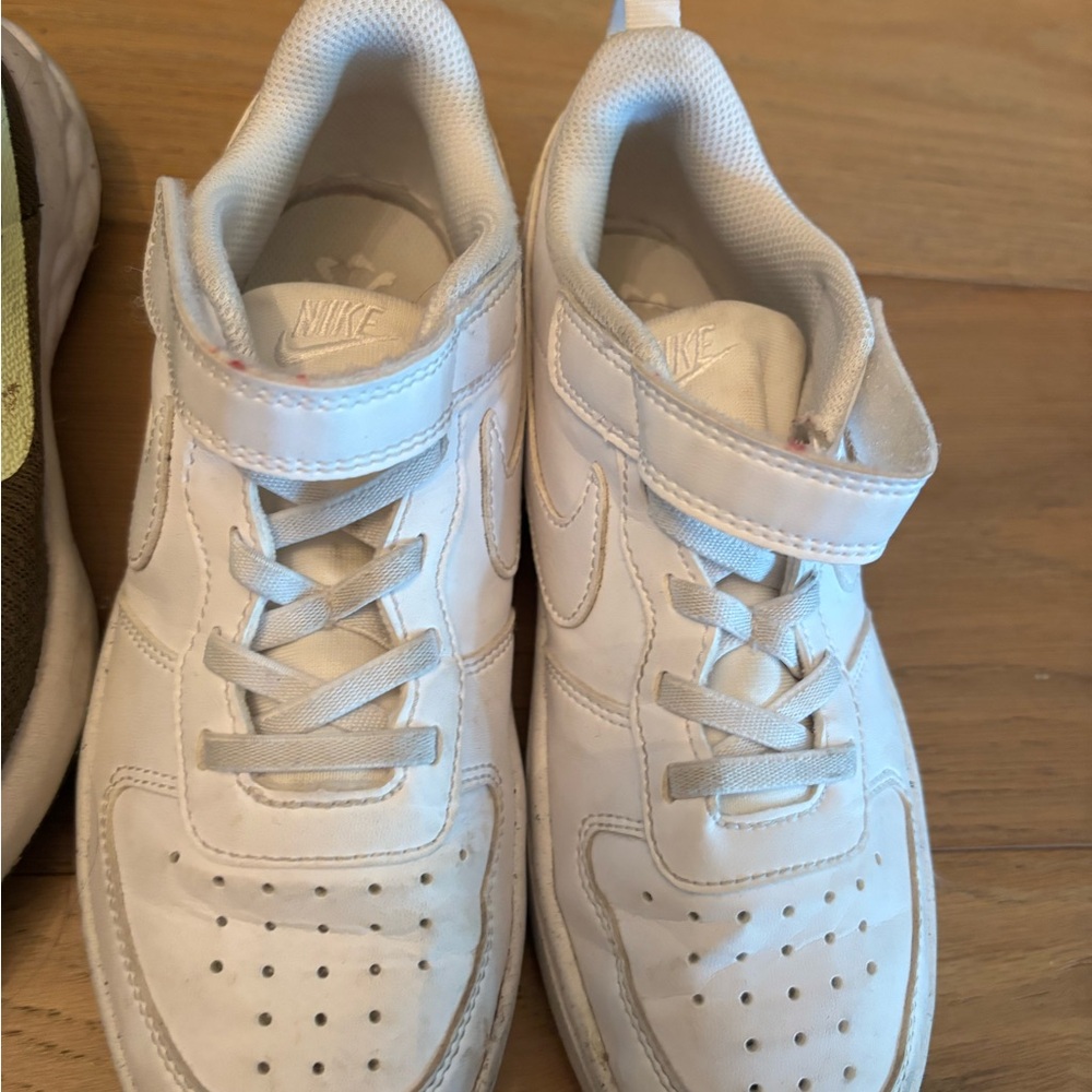 Nike White Sneakers Classic Air Force 1 Design
